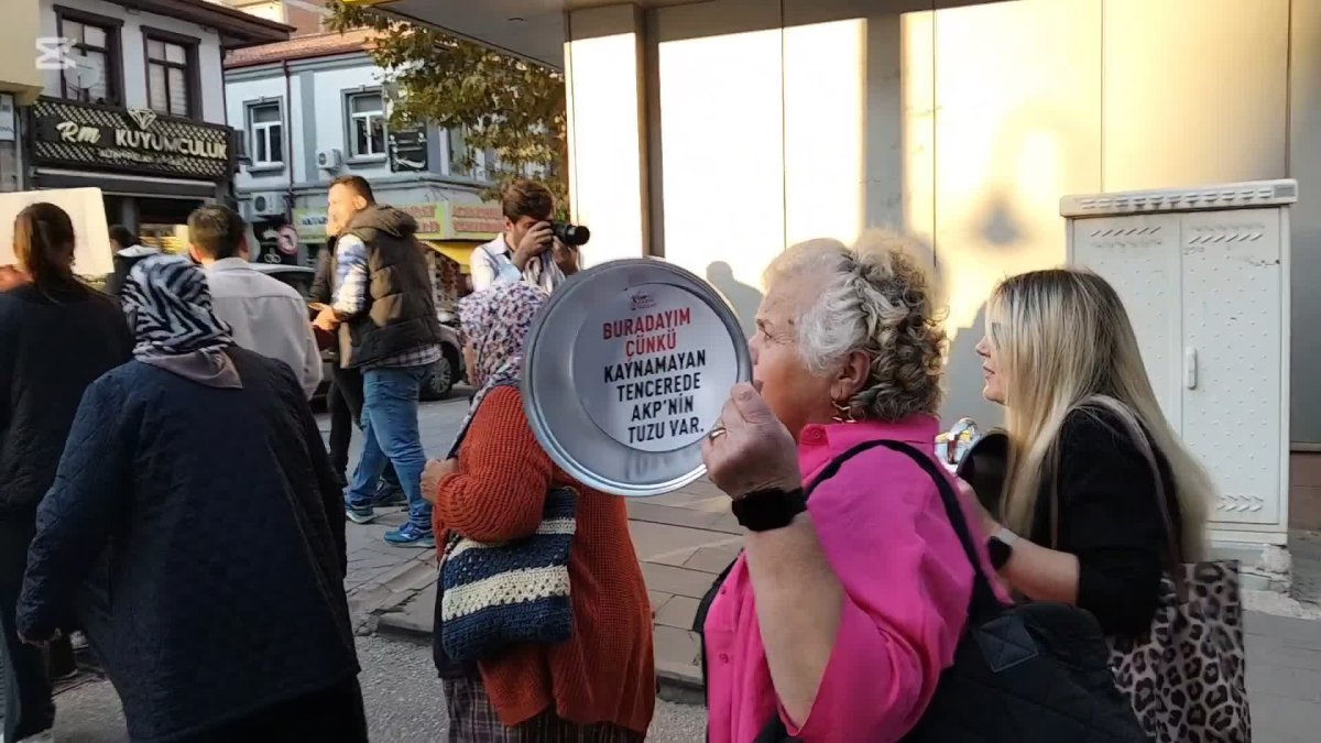 Kadınlar Bilecik sokaklarında tencereleriyle seslerini yükseltti