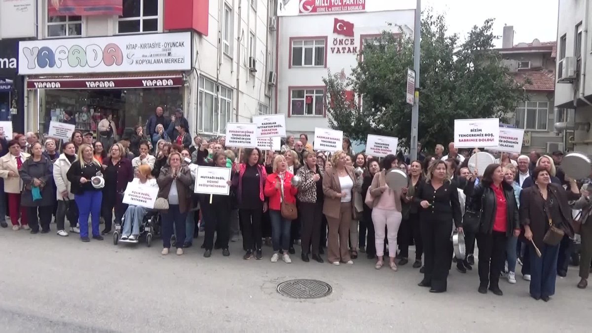Edirne'de kadınlar yoksulluğa karşı boş tencere ile eylem yaptı