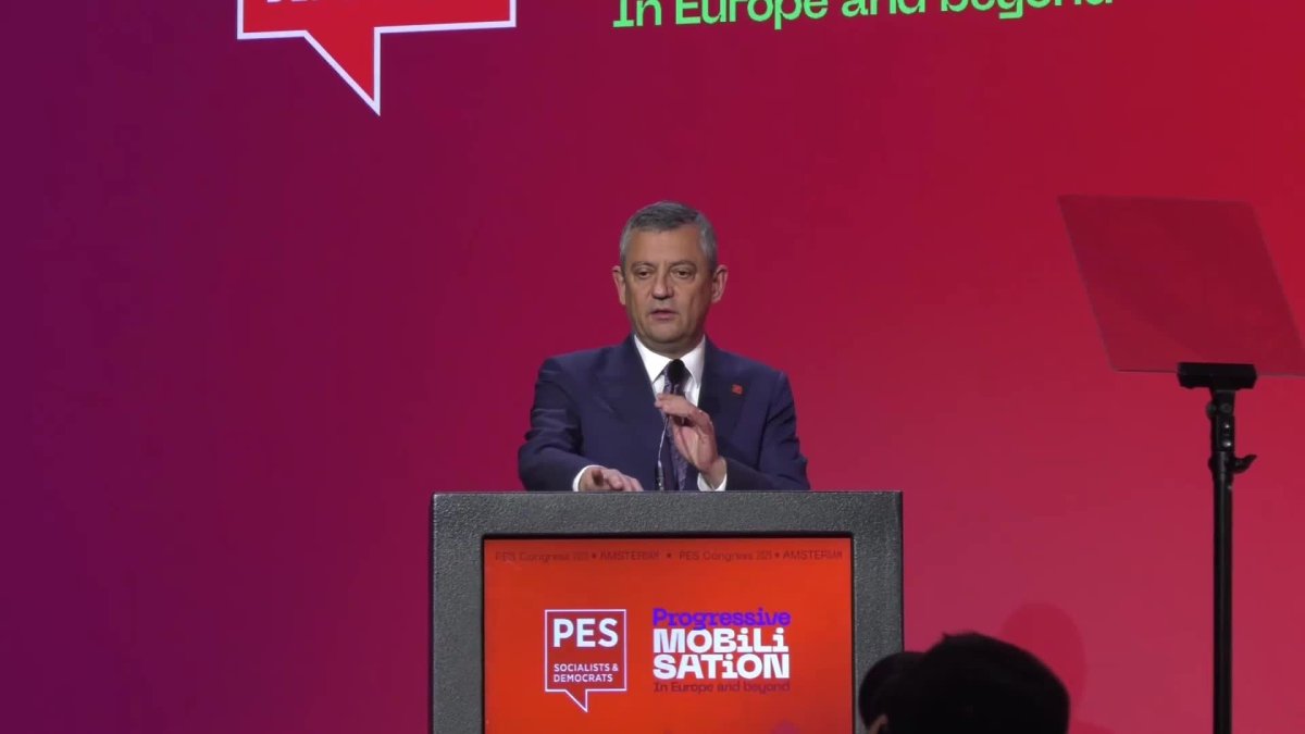 Özgür Özel Amsterdam'da seçimlerin önemine dikkat çekti: ‘Bu bir referandum olacak’