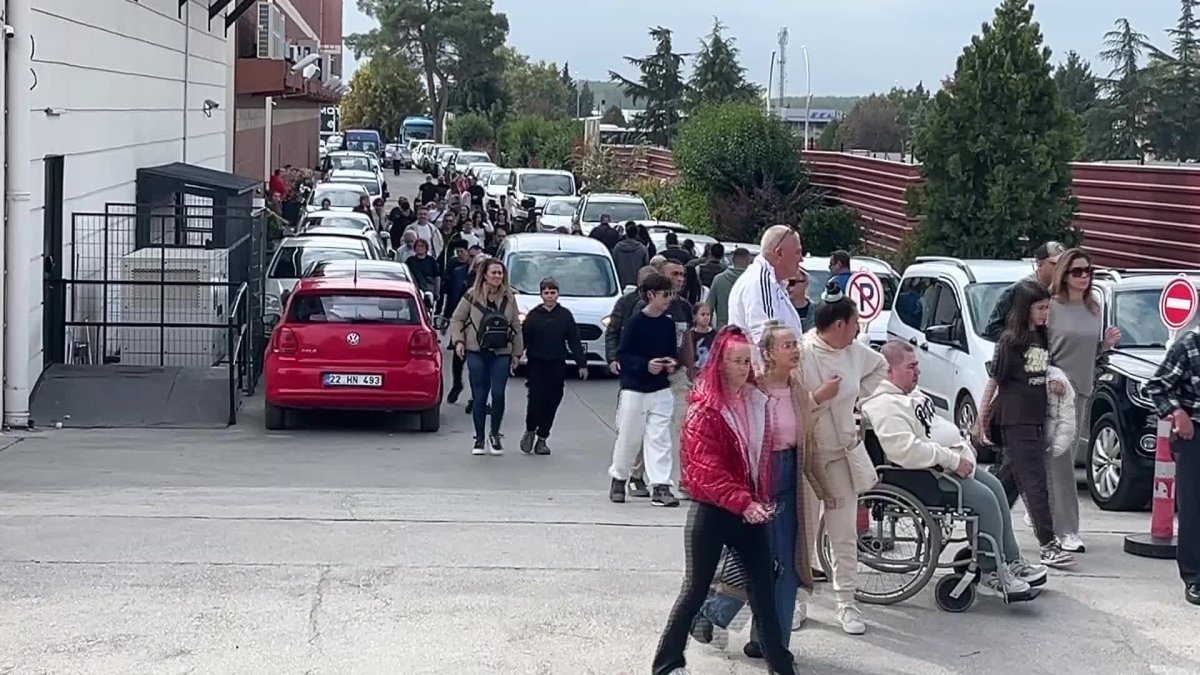 Edirne'de Bulgar turist akını pazarları doldurdu