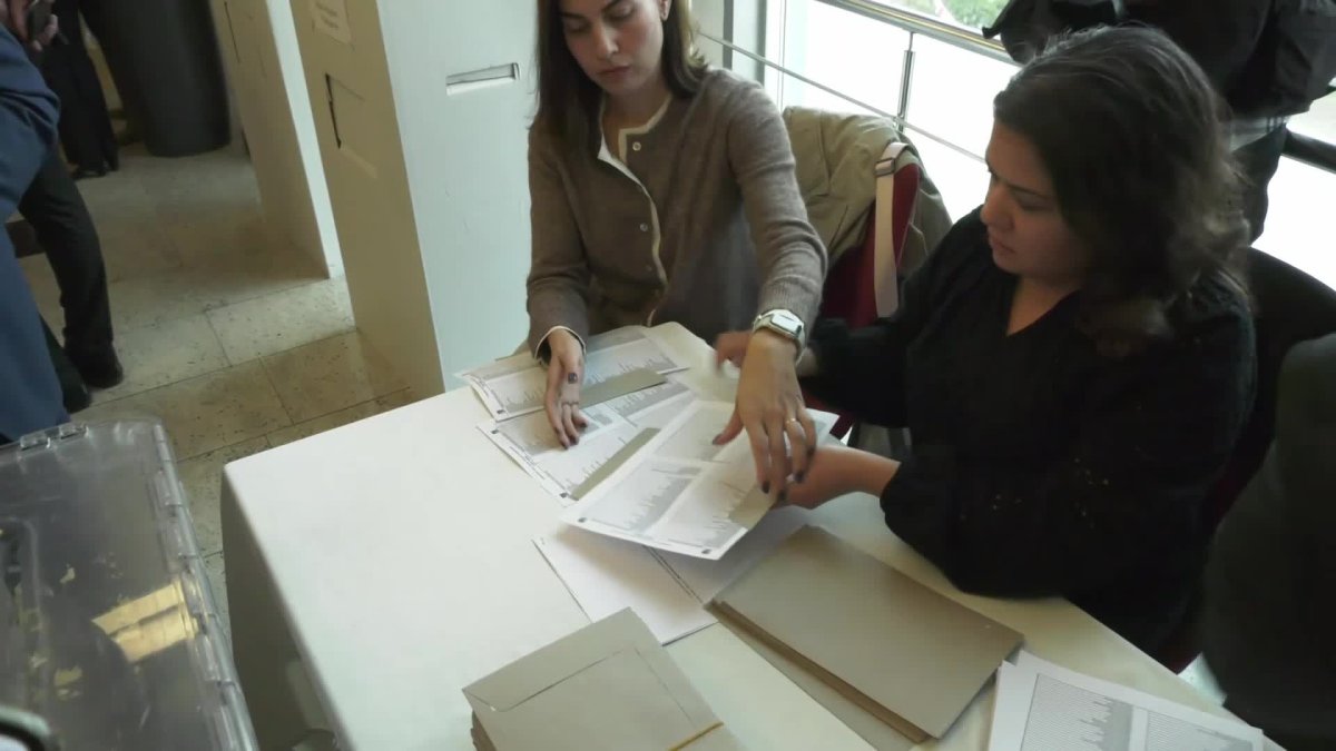 Ümit Erkol, CHP Ankara il kongresinde yeniden başkan seçildi