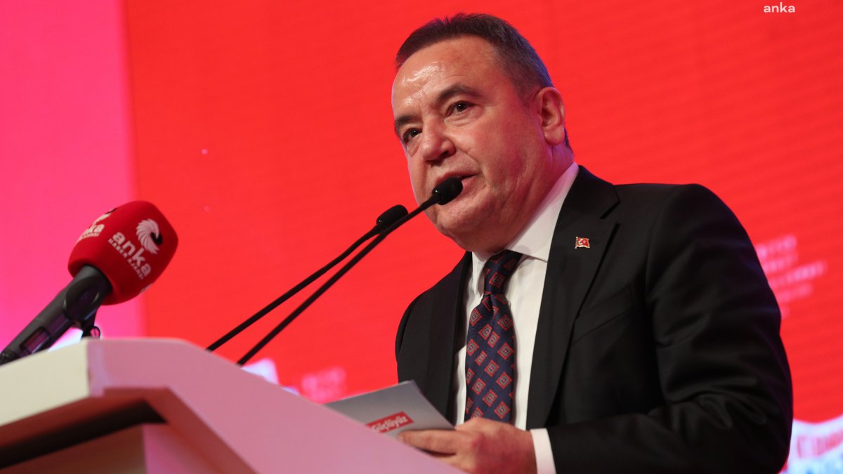 Muhittin Böcek'ten Nail Kamacı'ya kutlama mesajı