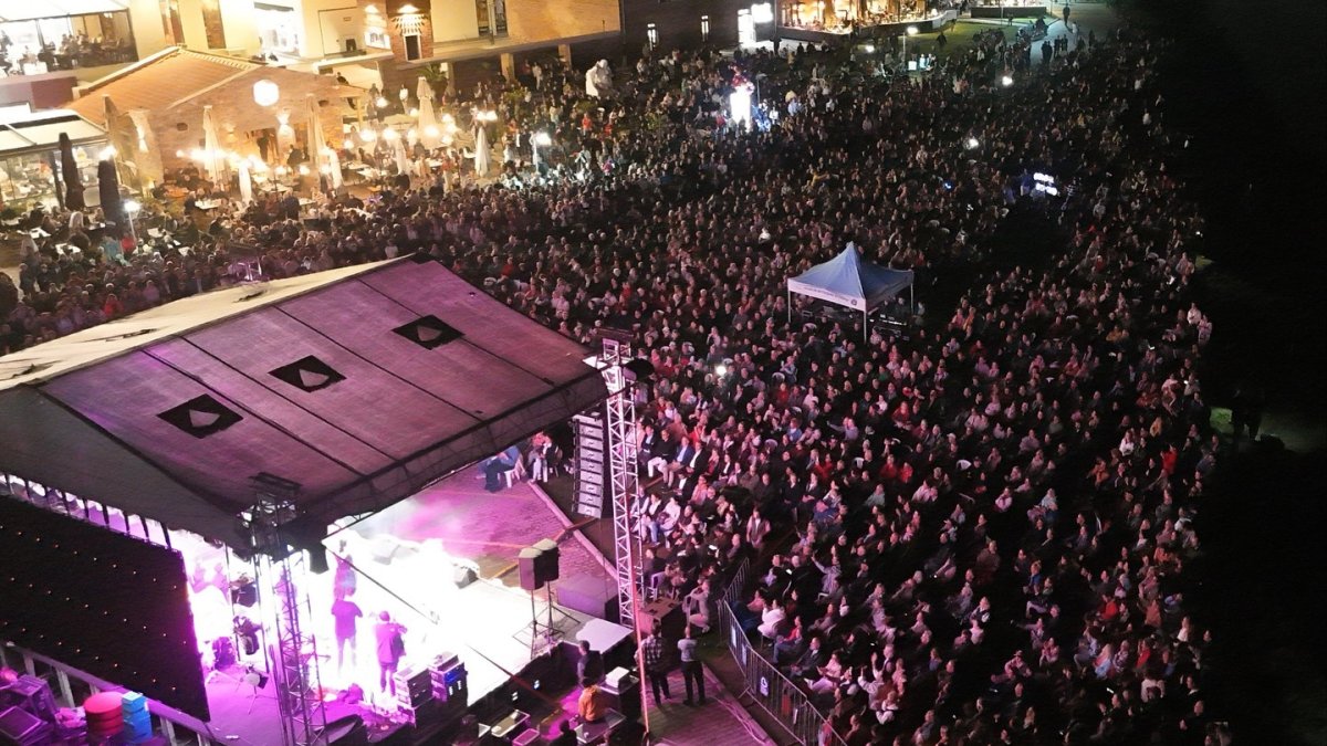 Zeytin festivali coşkusuyla Ayvalık'ta buluştu