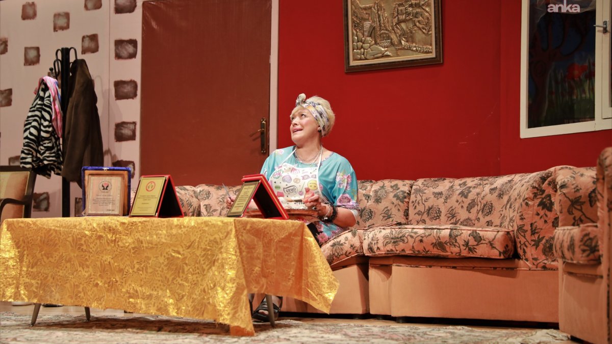 Tiyatro severler 'Babam Geri Döndü' ile keyifli dakikalar yaşadı