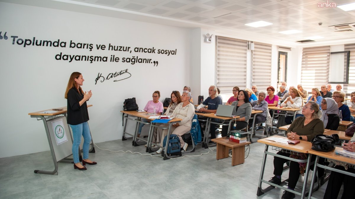 Karşıyaka'da 3. yaş üniversitesi heyecanı başladı