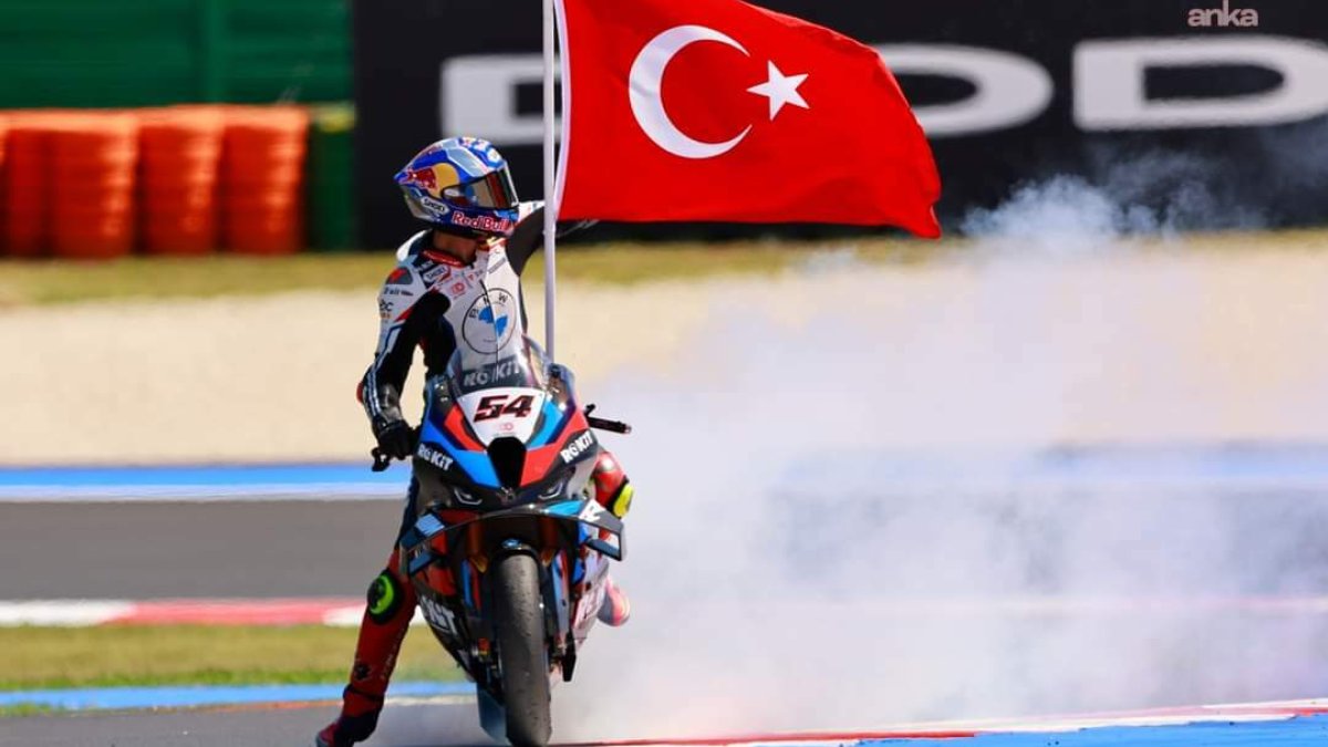 Toprak Razgatlıoğlu, üçüncü kez dünya şampiyonu oldu!