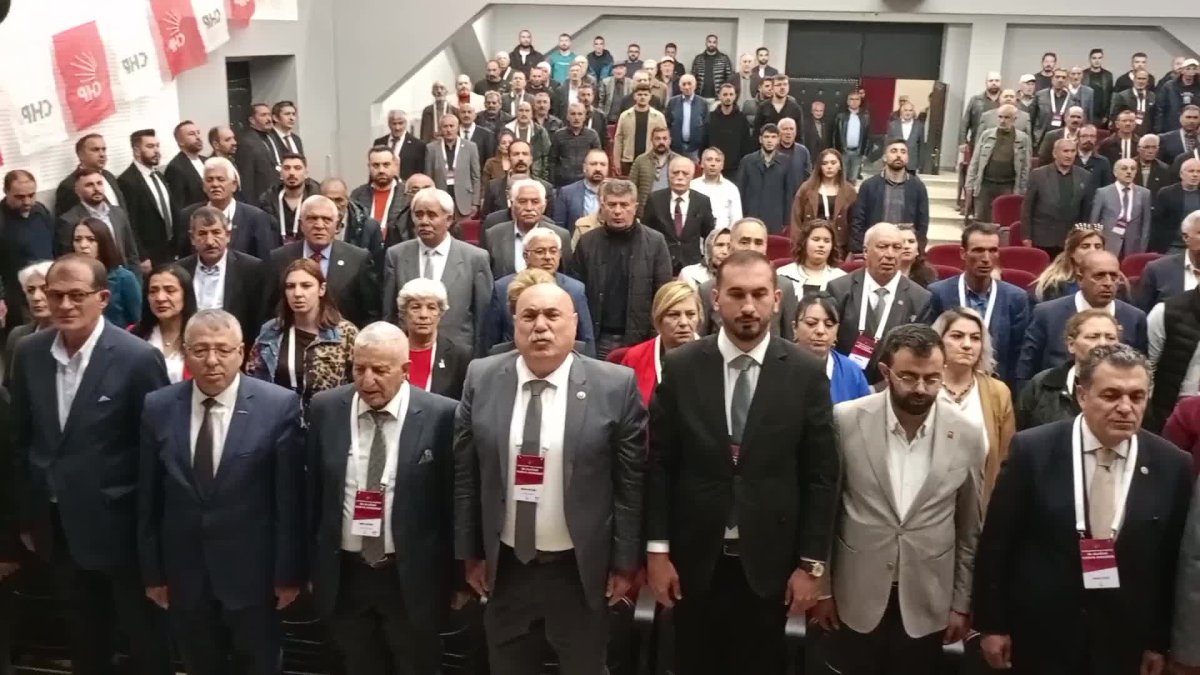 CHP Kars'ta Onur Uludaşdemir yeniden başkan seçildi
