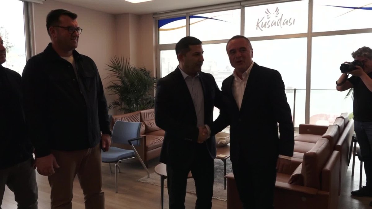 Kuşadası'nda önemli buluşma: Başkan Günel, CHP ile bir araya geldi