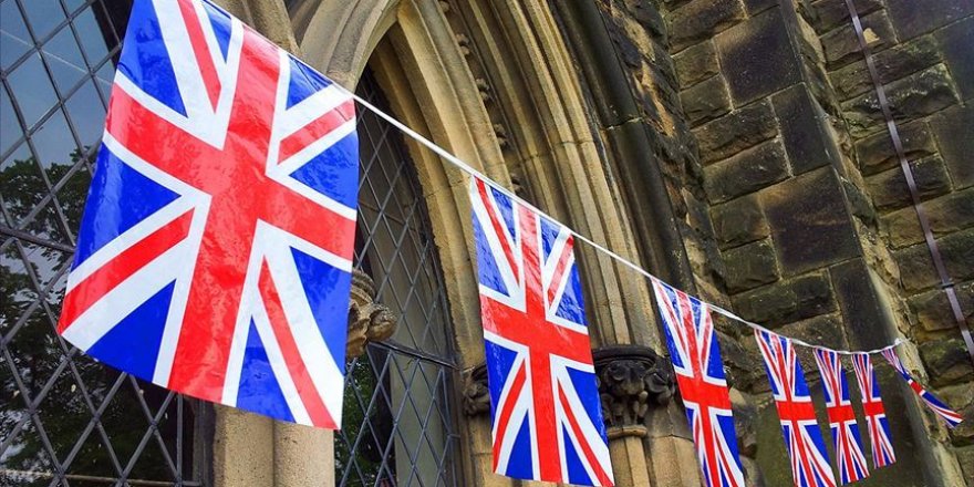 İngiltere'de danışman skandalı istifa getirdi