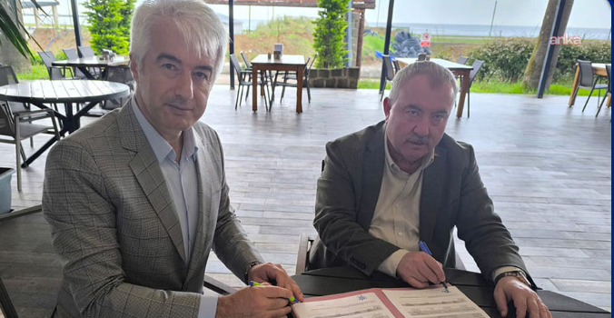 Rize'de çay üreticisi zor günler geçiriyor, AK Parti İl Başkanı hibe aldı