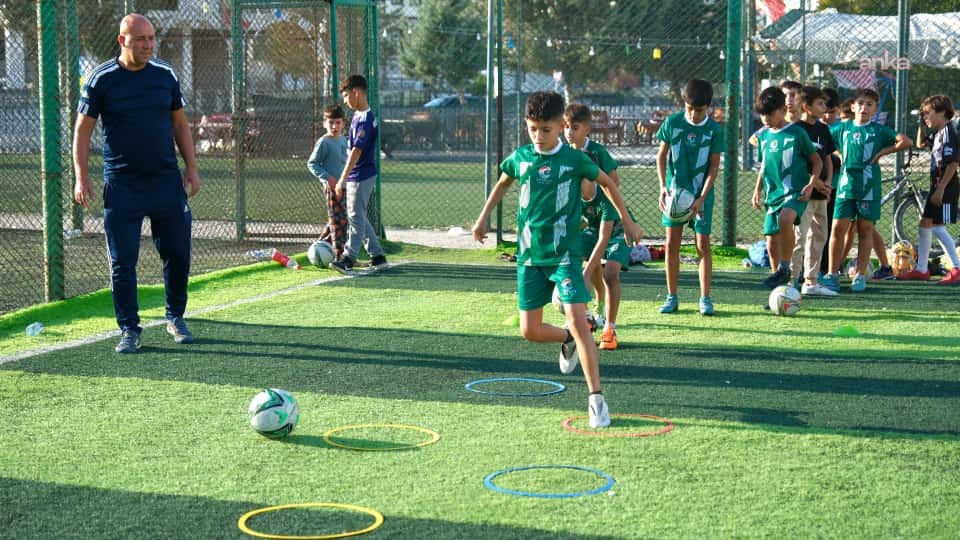 Ceyhan'da ücretsiz futbol kursları büyük ilgi görüyor