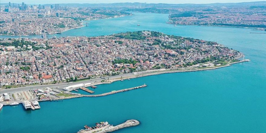 İstanbul Boğazı'ndaki renk değişiminin sebebi yosun patlaması