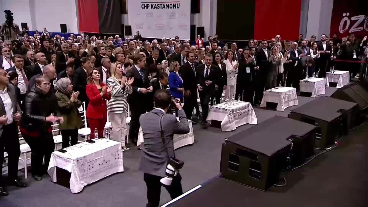 Özgür Özel'den çarpıcı açıklama: Ordudaki dört teğmeni neden ihraç ediyorlar?