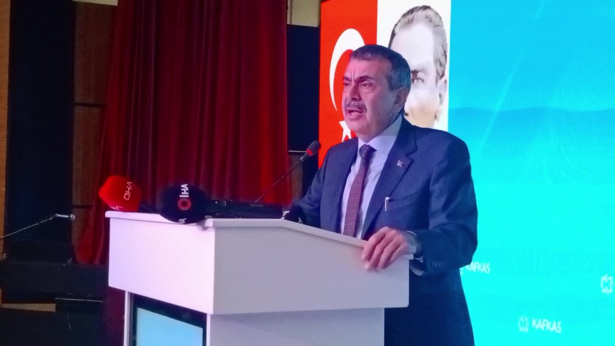 Bakan Tekin'den Aydınlara Çağrı: Terörsüz Türkiye İçin Sorumluluk Bizde