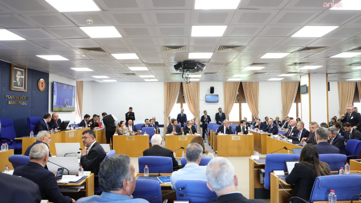 CHP'li Özlale: Devlet, 1,6 trilyon beklerken gelir hedefini tutturamayacak