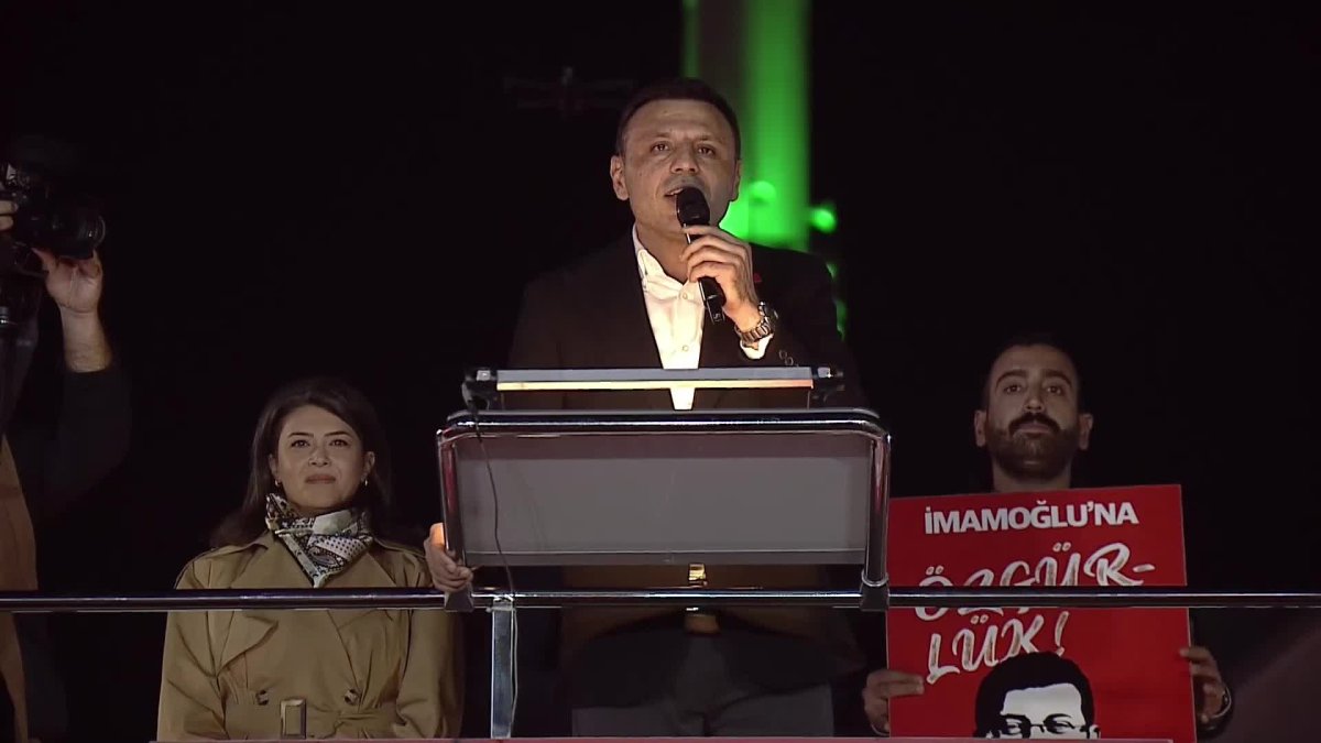 İmamoğlu'ndan miting mesajı: Yeniden milletime hizmet etmeyi sabırsızlıkla bekliyorum