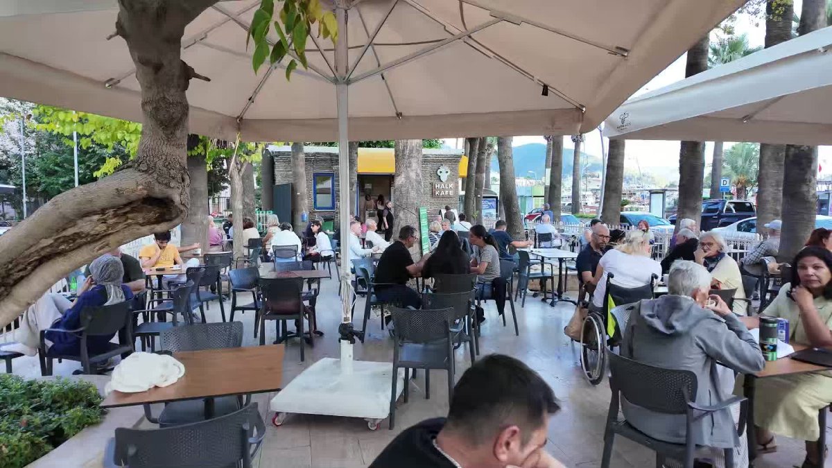 Marmaris’te halk kafelere büyük ilgi