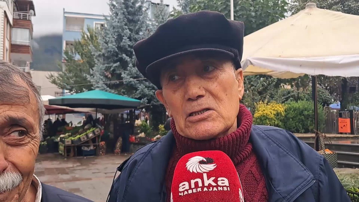 Artvin'de emekliler fiyatlara isyan etti: 'Ecevit döneminde daha fazlasını alıyordum'
