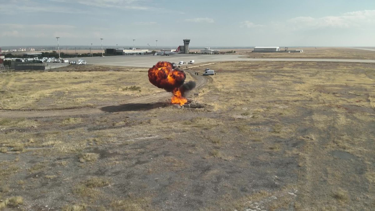 Iğdır Havalimanı'nda bomba ihbarı tatbikatı başarıyla gerçekleştirildi