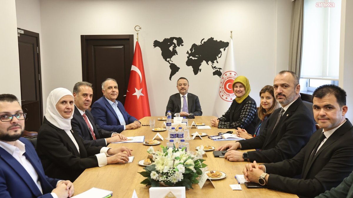 Dışişleri Bakan Yardımcısı Yılmaz, Kızılay Başkanlarıyla buluştu