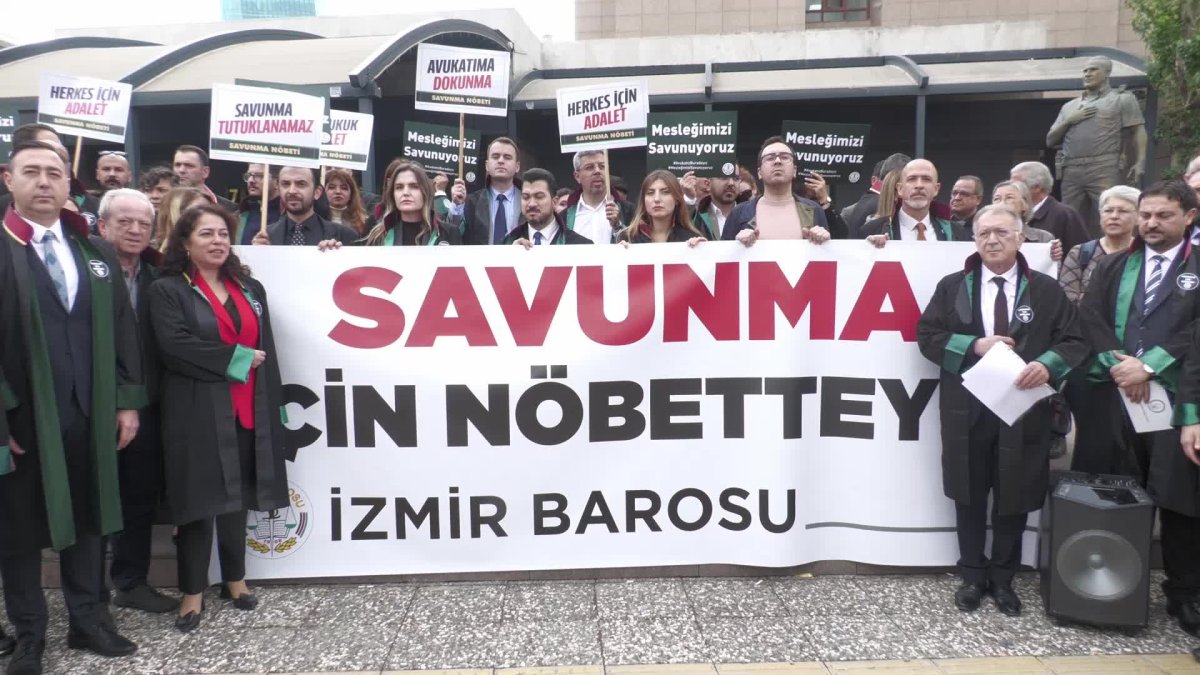 Avukatlar İzmir'de Savunma Nöbeti Tutuyor