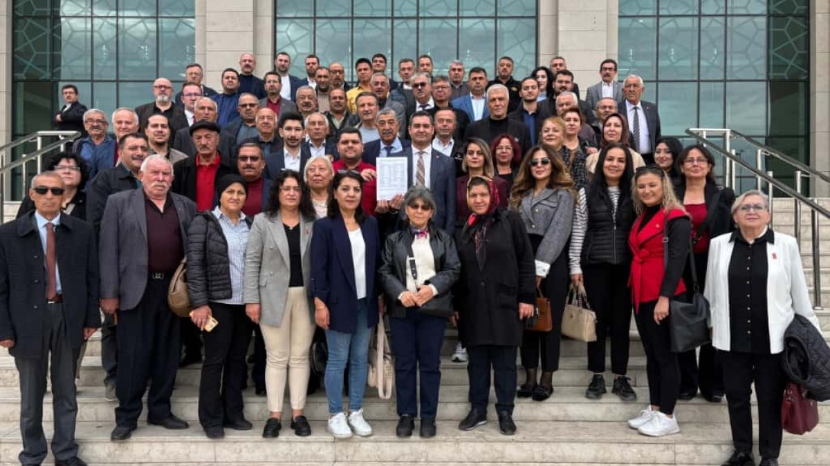 Onur Yüksel Bozdağ, CHP Kırıkkale İl Başkanlığı mazbatasını aldı