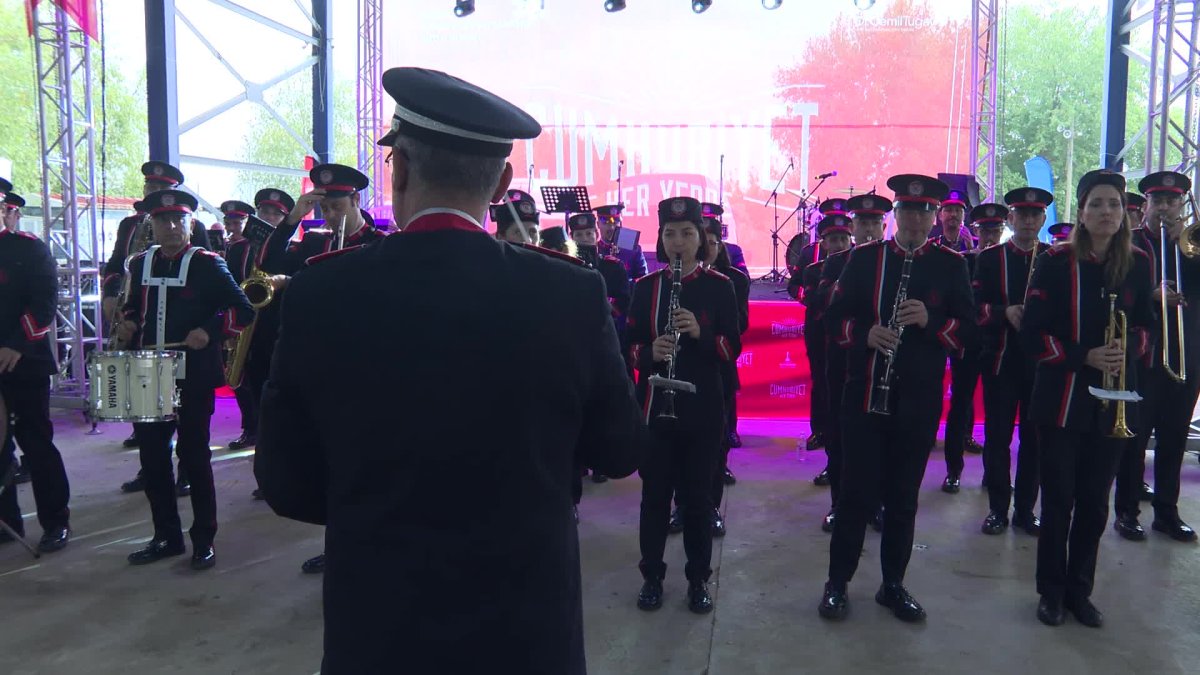 Cumhuriyet coşkusu Kiraz'da dorukta