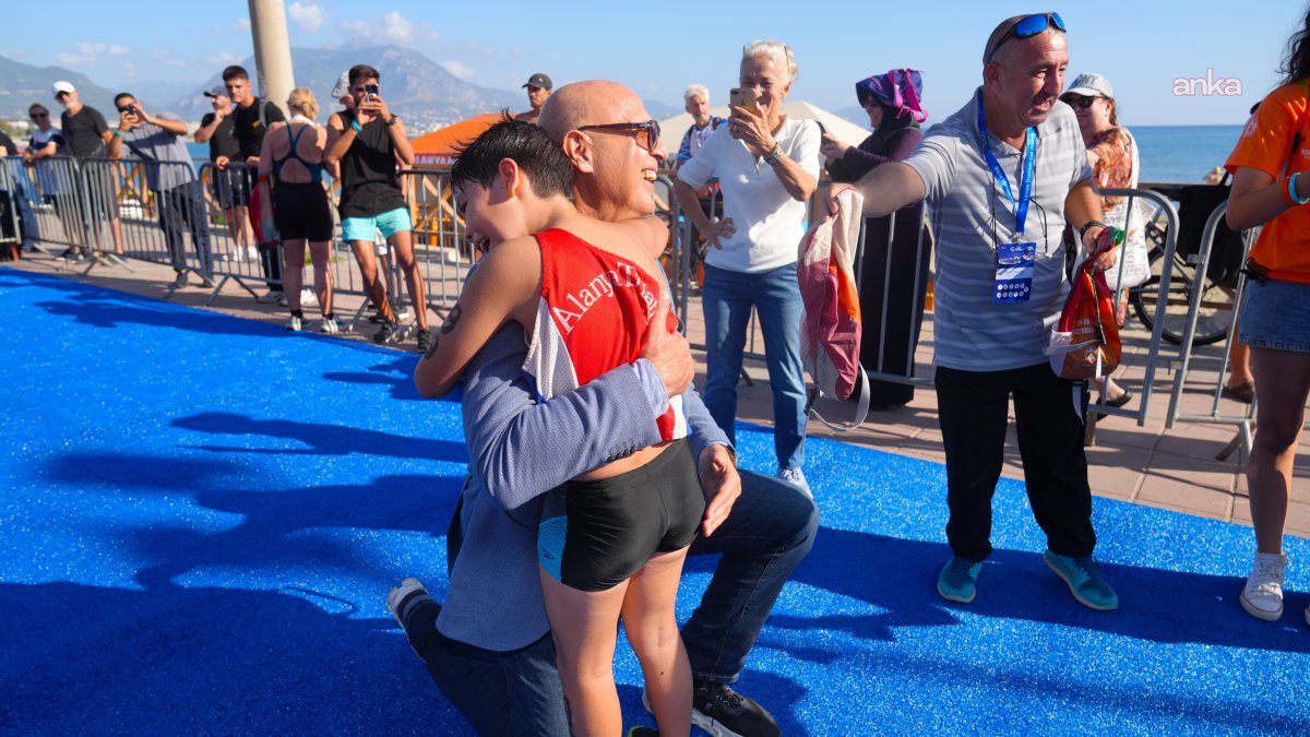 Alanya Triatlonu halk yarışlarıyla heyecanı artırdı
