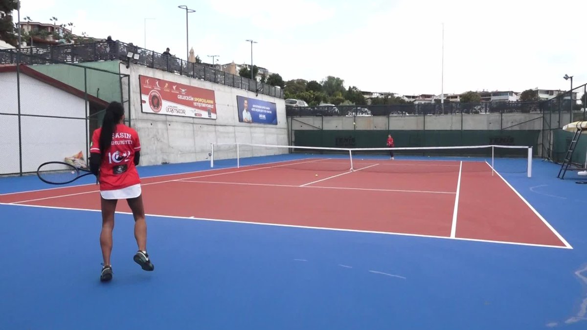 Kuşadası'nda Cumhuriyet Kupası başladı