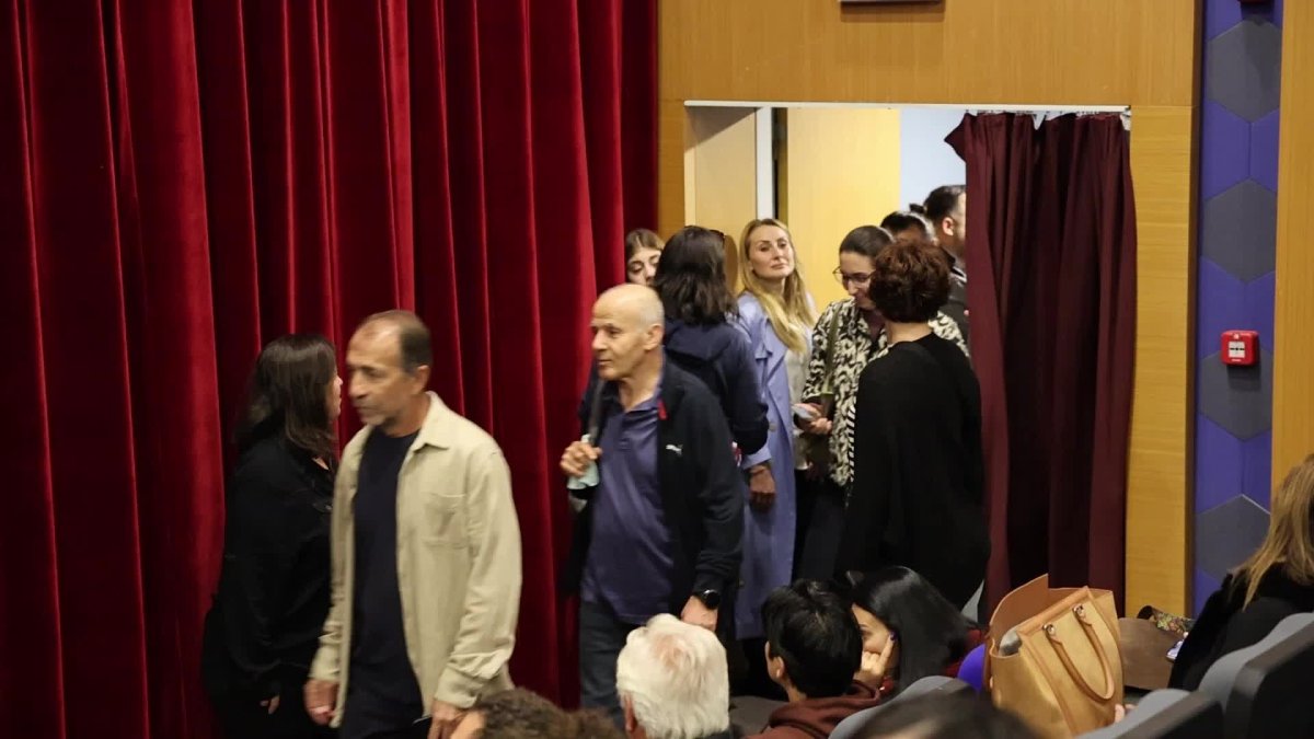 Bodrum Tiyatrosu'ndan dikkat çeken performans: Cambazın cenazesi