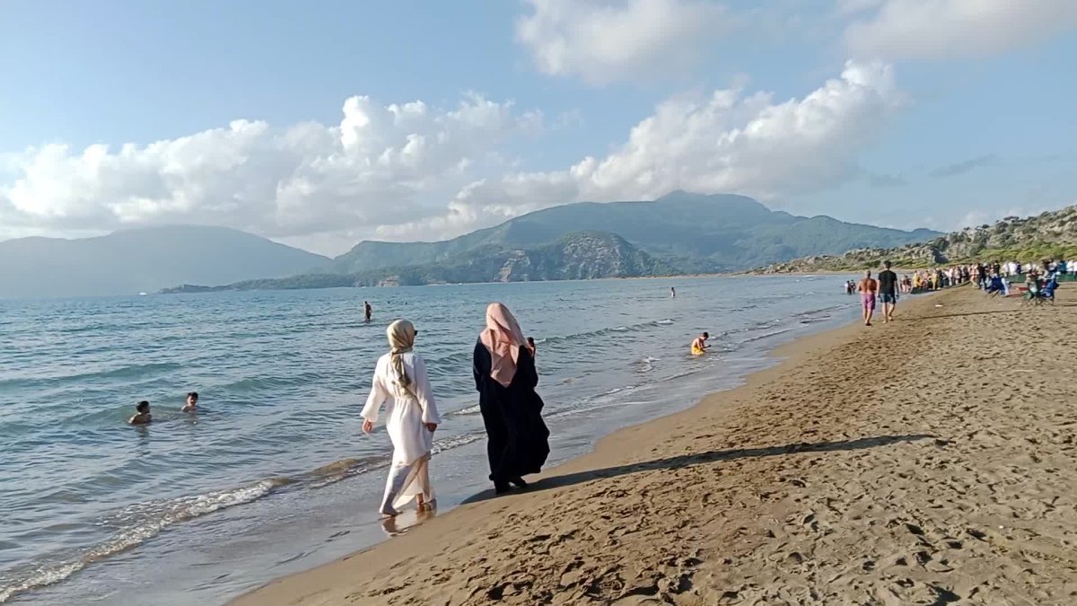 Muğla'da yaz bitmiyor! Ekim'de deniz keyfi devam ediyor