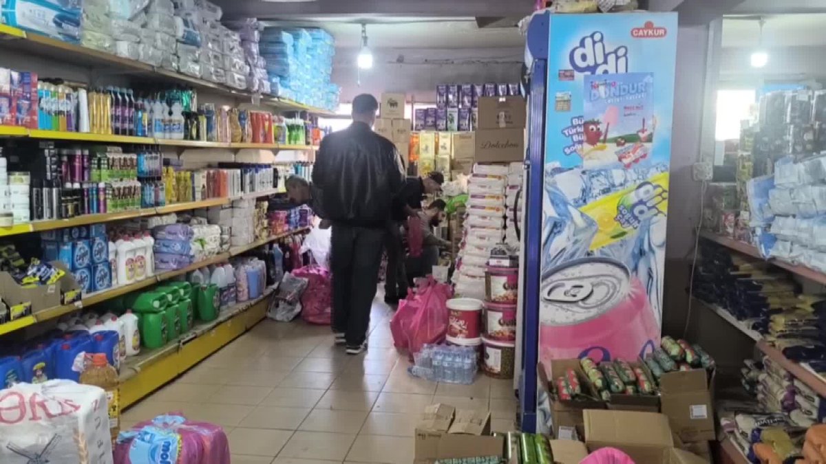 Iğdır'da esnaf, Nahçıvanlı turistlerle hayata tutunuyor