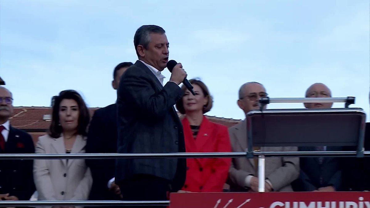 Eskişehir'de miting yaptı: Özgür Özel'den Erdoğan ve Trump eleştirisi