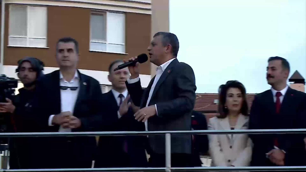 Eskişehir'de vatandaşlar mitingde buluştu, Özgür Özel önemli mesajlar verdi