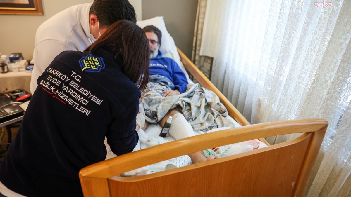 Bakırköy Belediyesi, evde sağlık desteği ile vatandaşları yalnız bırakmıyor