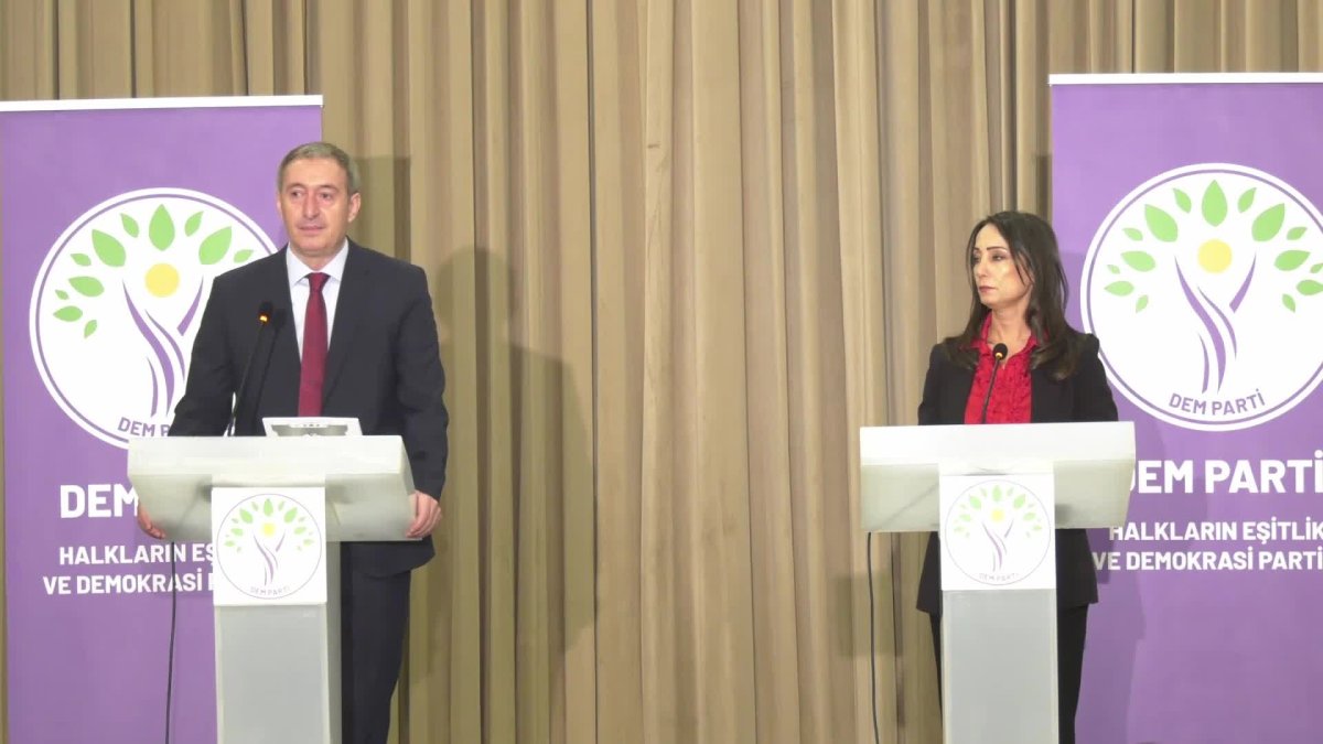 PKK Türkiye'den çekiliyor, barış süreci başlıyor