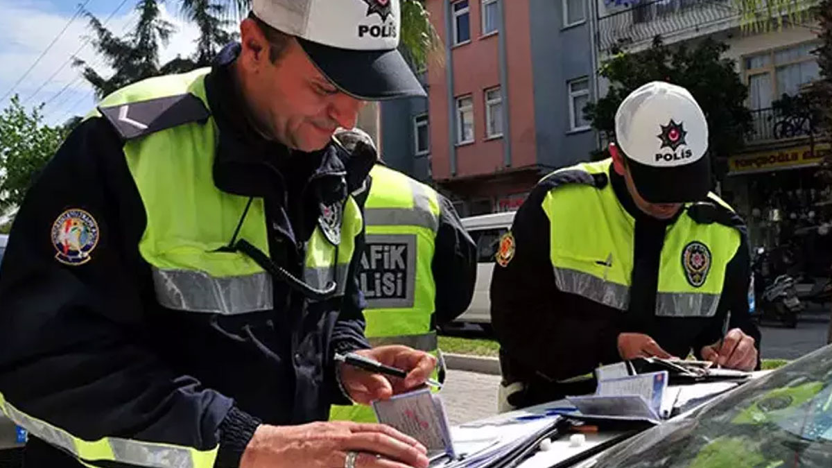 Trafik cezalarına beklenen düzenleme ertelendi!