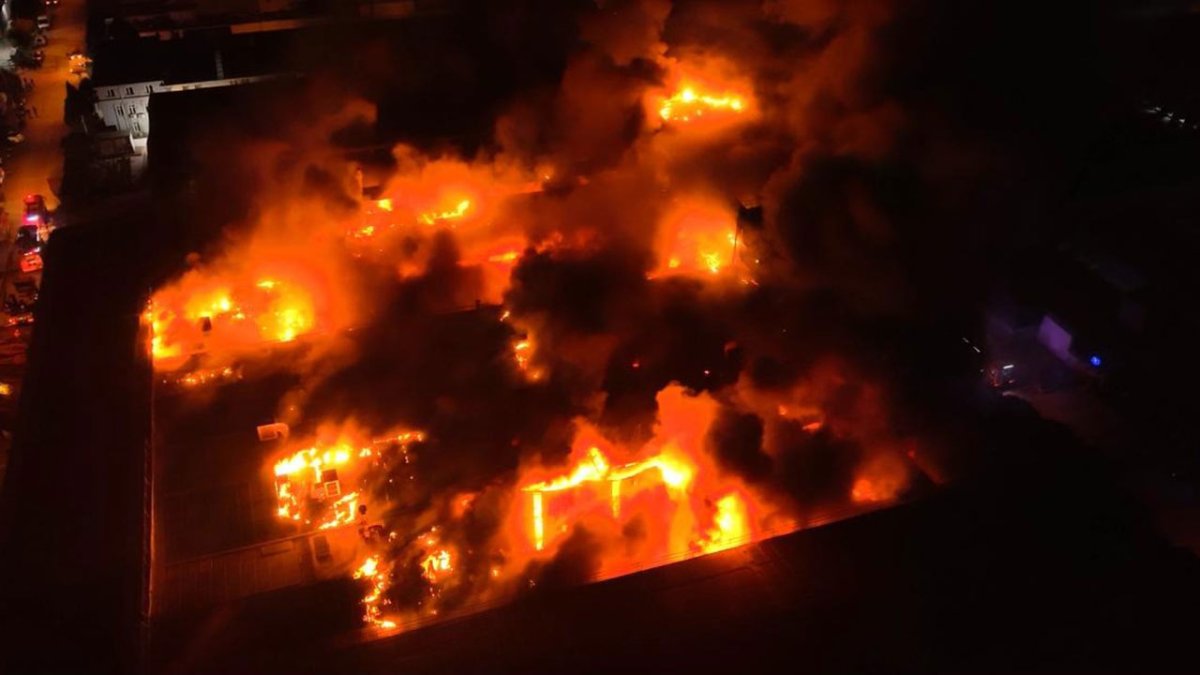 Kimyasal üretim yapan fabrikada yangın paniği