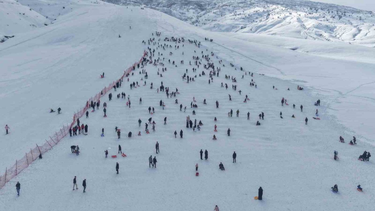 Güzeldağ Kayak Merkezi Yarıyıl Tatilinin Son Gününde Ziyaretçi Akınına Uğradı