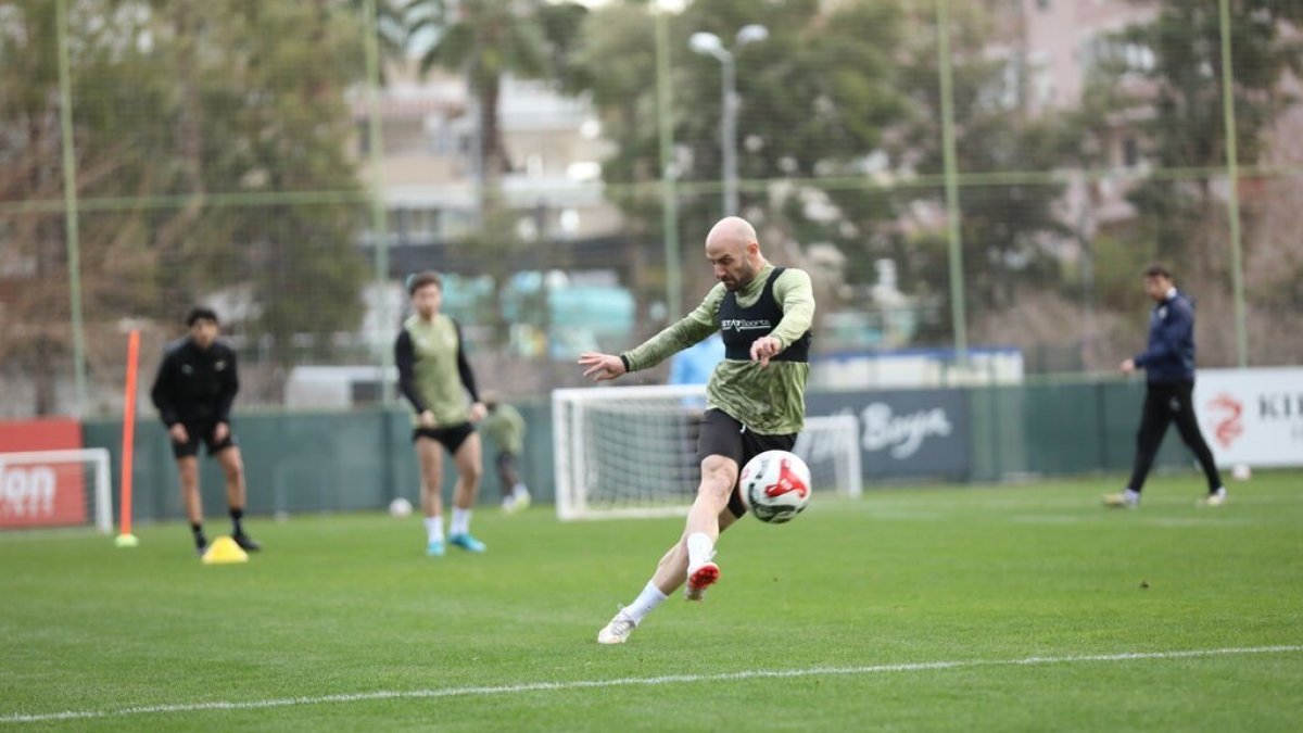 Alanyaspor, Beşiktaş Deplasmanı Öncesi Hazırlıklara Başladı