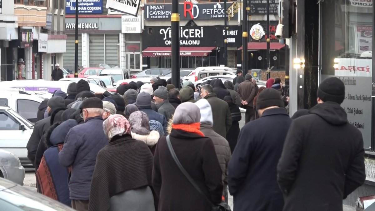 Ramazan Öncesi Et ve Süt Kurumu'nda Yoğunluk: Tüketiciler Uygun Fiyatlı Et İçin Sırada