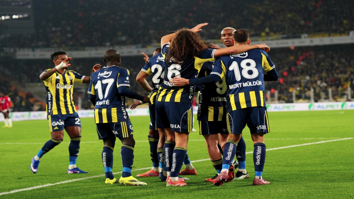 Fenerbahçe Namağlup Ünvanını 21. Haftada da Korudu