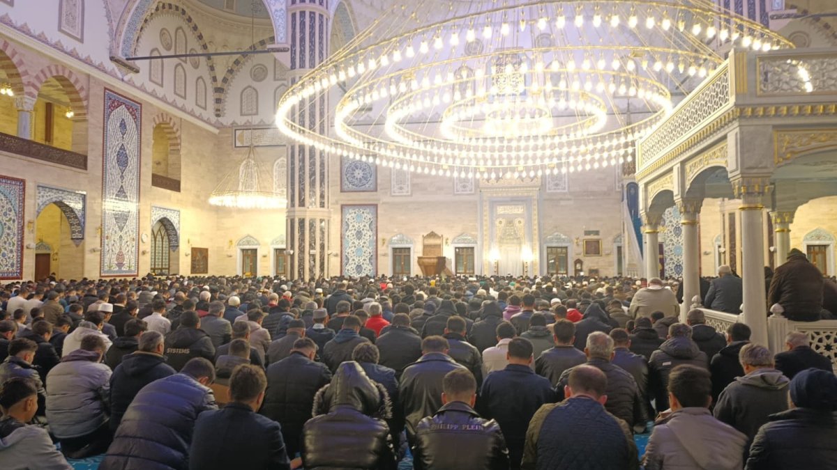 Kahramanmaraş’ta Ramazan Ayının İlk Teravih Namazı Coşkuyla Eda Edildi