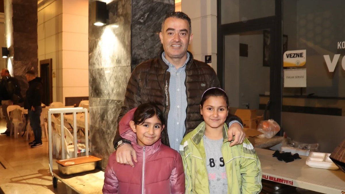 Koçarlı Belediye Başkanı Çocuklara İftar Sürprizi Yaptı