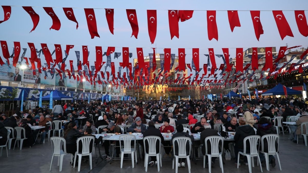 Aydın Büyükşehir Belediyesi Ramazan Sofralarıyla Dayanışmayı Güçlendiriyor