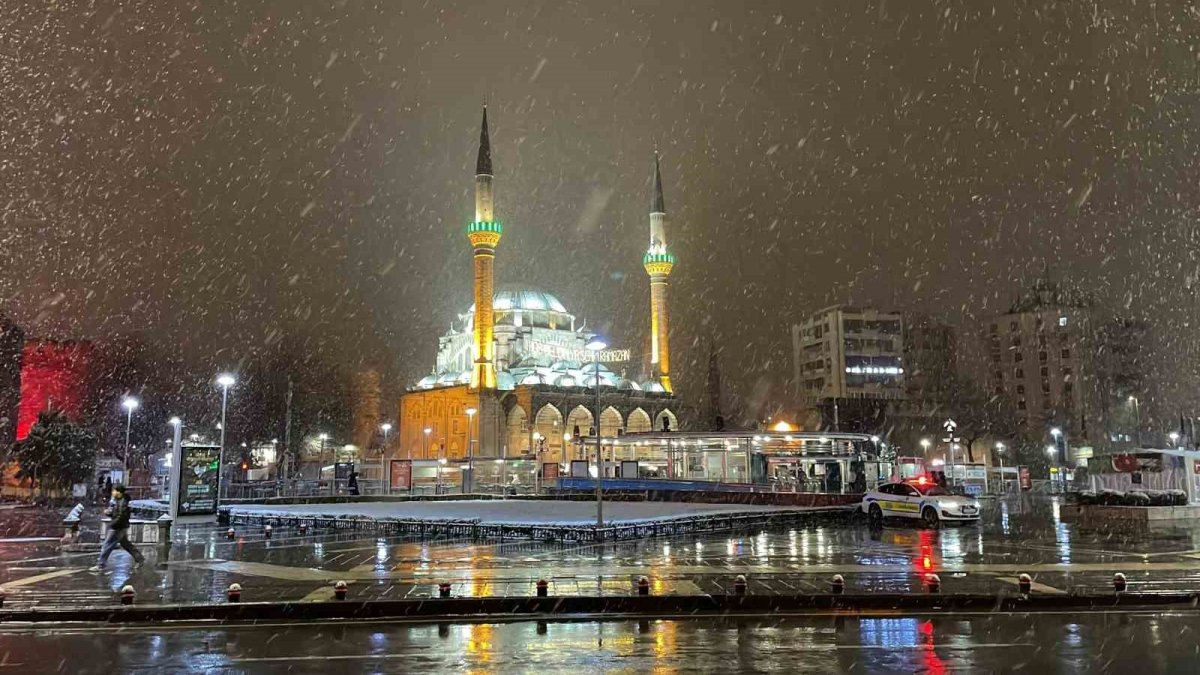 Kayseri'de Kar Yağışı Etkisini Gösterdi