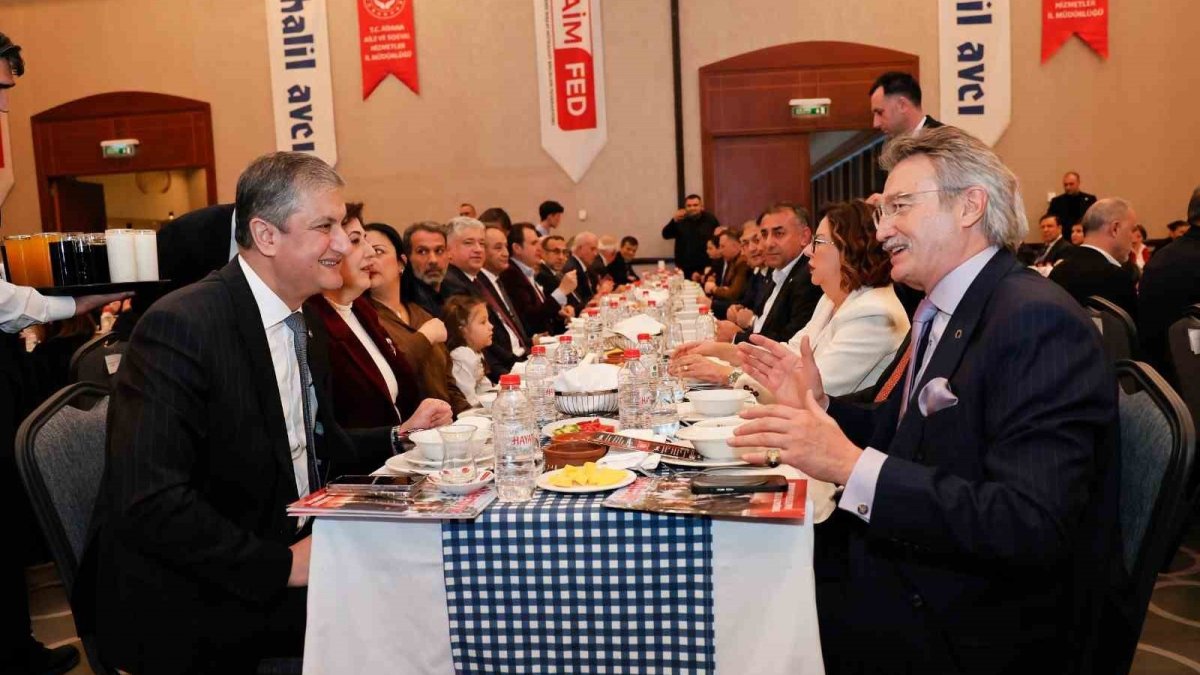 Adana'da Koruyucu Aileler ve Çocuklar İftarda Buluştu