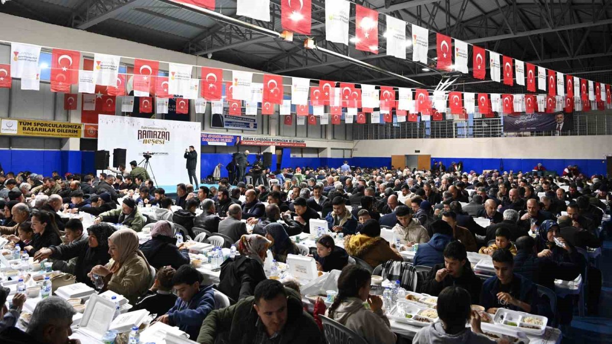 Büyükşehir Belediyesi'nin İftar Sofrası Türkoğlu'nda Bir Araya Getirdi