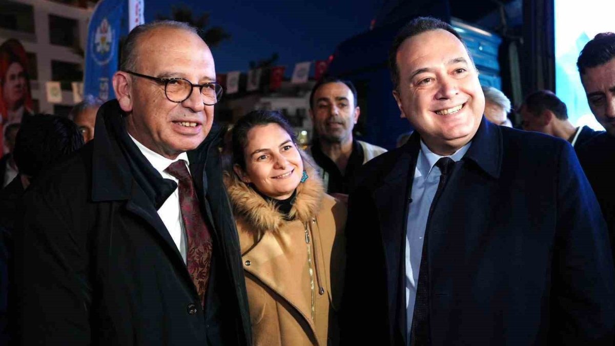 Turgutlu'da Ramazan İftarı: Yüzlerce Kişi Bir Araya Geldi