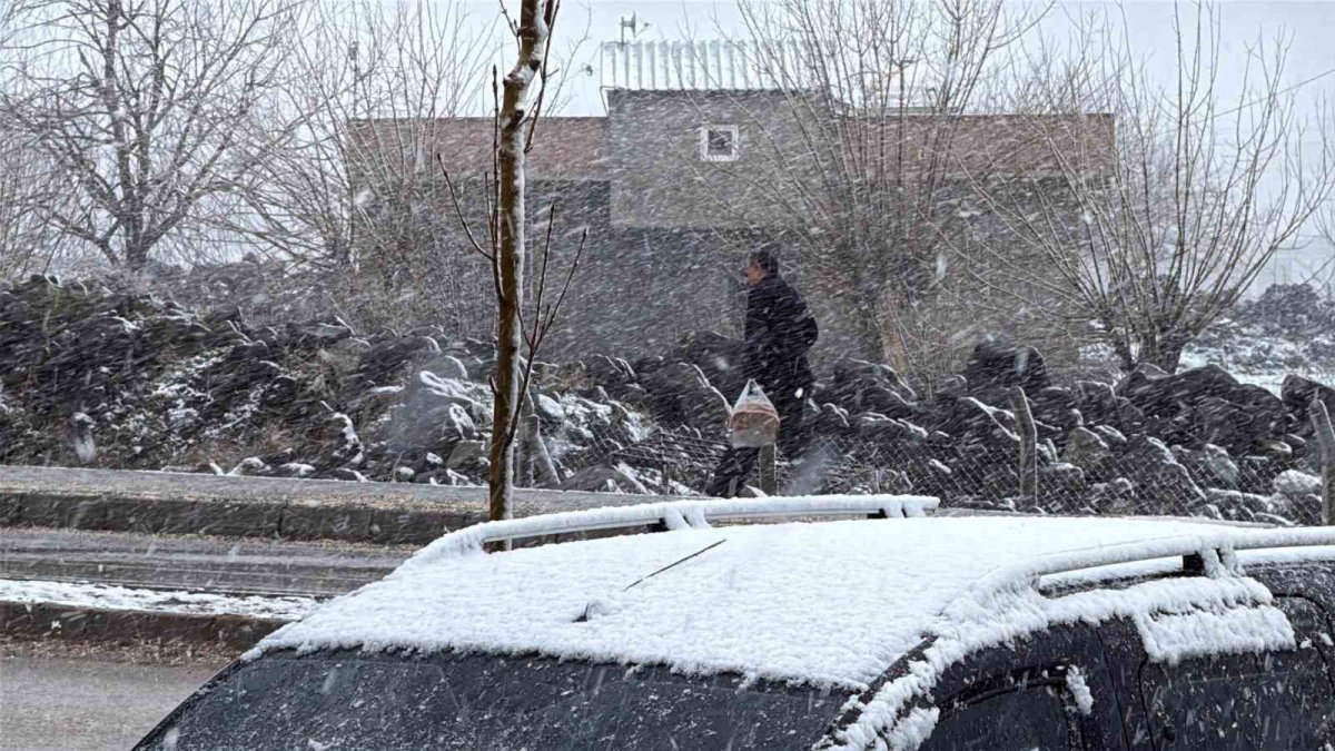 Diyarbakır’ın Yüksek Kesimlerinde Mart Ayında Kar Sürprizi